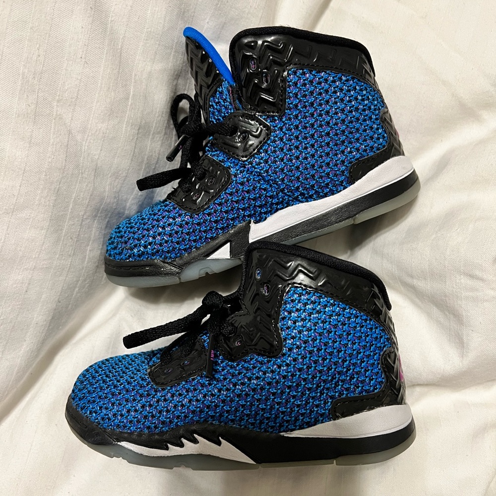 Jordan customs size 8 Toddler